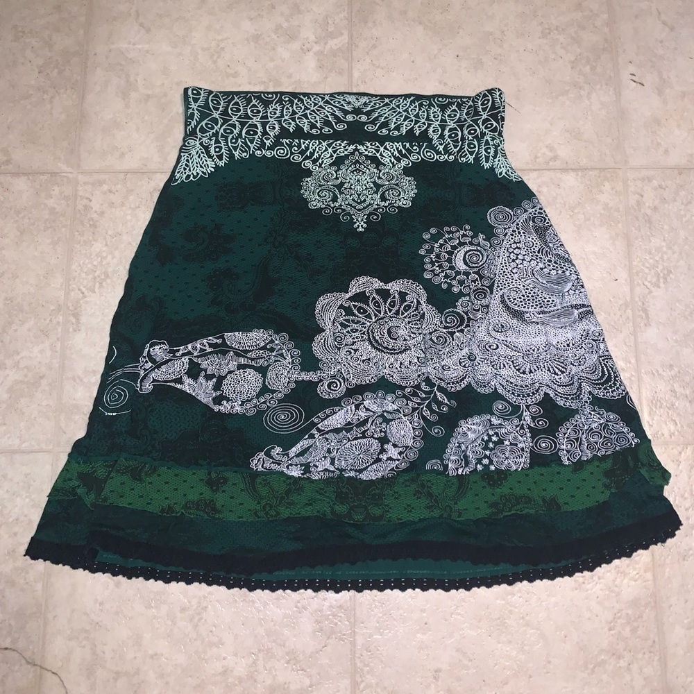 brand new loose fitted women’s skirt size medium